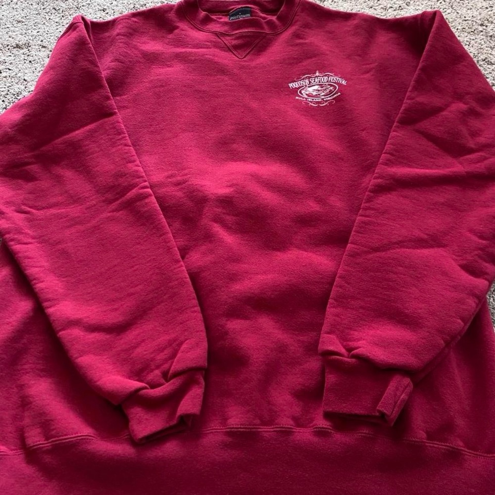 Gildan Men's Crewneck Sweater in Rich Red